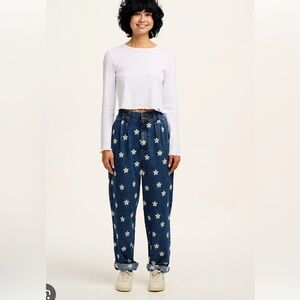 Lucy & Yak Addison Tapered Denim Jeans in Mid Wash with Daisy Embroidery